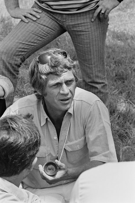 Steve McQueen pendant le repérage du tournage du film "Le Mans" #4, Le Mans, France, juin 1969