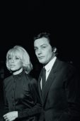 Mireille Darc et Alain Delon à la première du film "la sirène du Mississipi", 1969