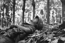 Le repos. Soldat américain, Guerre du Vietnam, Sud-Vietnam, 1967