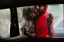 Mother and Child at Car Window, Bombay, 1993