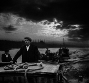 Des pêcheurs de Kumkapi, sur le retour vers le port à la première lueur du jour, Turquie, 1950