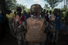 Apaisement de la population locale après les combats, Bambari, Répubique centrafricaine, 2014