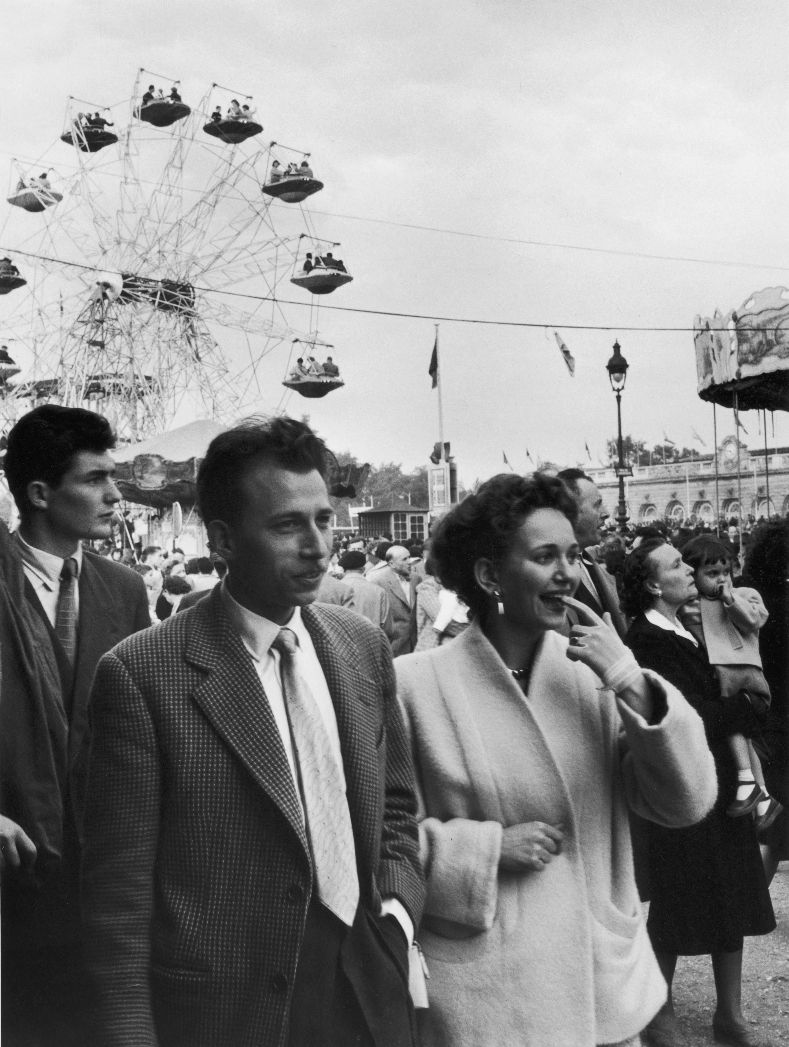 La foire, fête, esplanade des Invalides, Paris, 1955