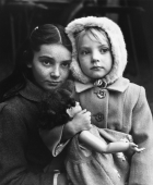 Deux filles, environ de Houdan, 1949