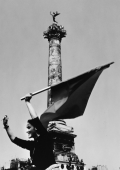 La jeune fille au drapeau, défilé du 29 mai 1968 à la Bastille, Paris, 1968 Epoque