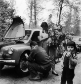 4 CV, famille à Rambouillet, 1956 Epoque