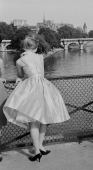 Jeune fille sur la passerelle des arts, 1962