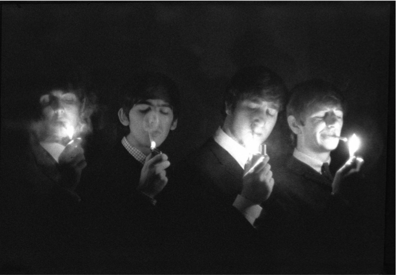 Les Beatles à la cigarette, Paris, France, 1964