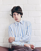Mick Jagger à la pomme, Paris, France, 1966