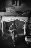 Dans le dortoir d'une usine de Kumming, Chine, 1965