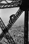 Le peintre de la Tour Eiffel #1, Paris, France, 1953