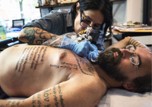 "Salon de tatouages Stefana à Williamsburg", Brooklyn, 2013