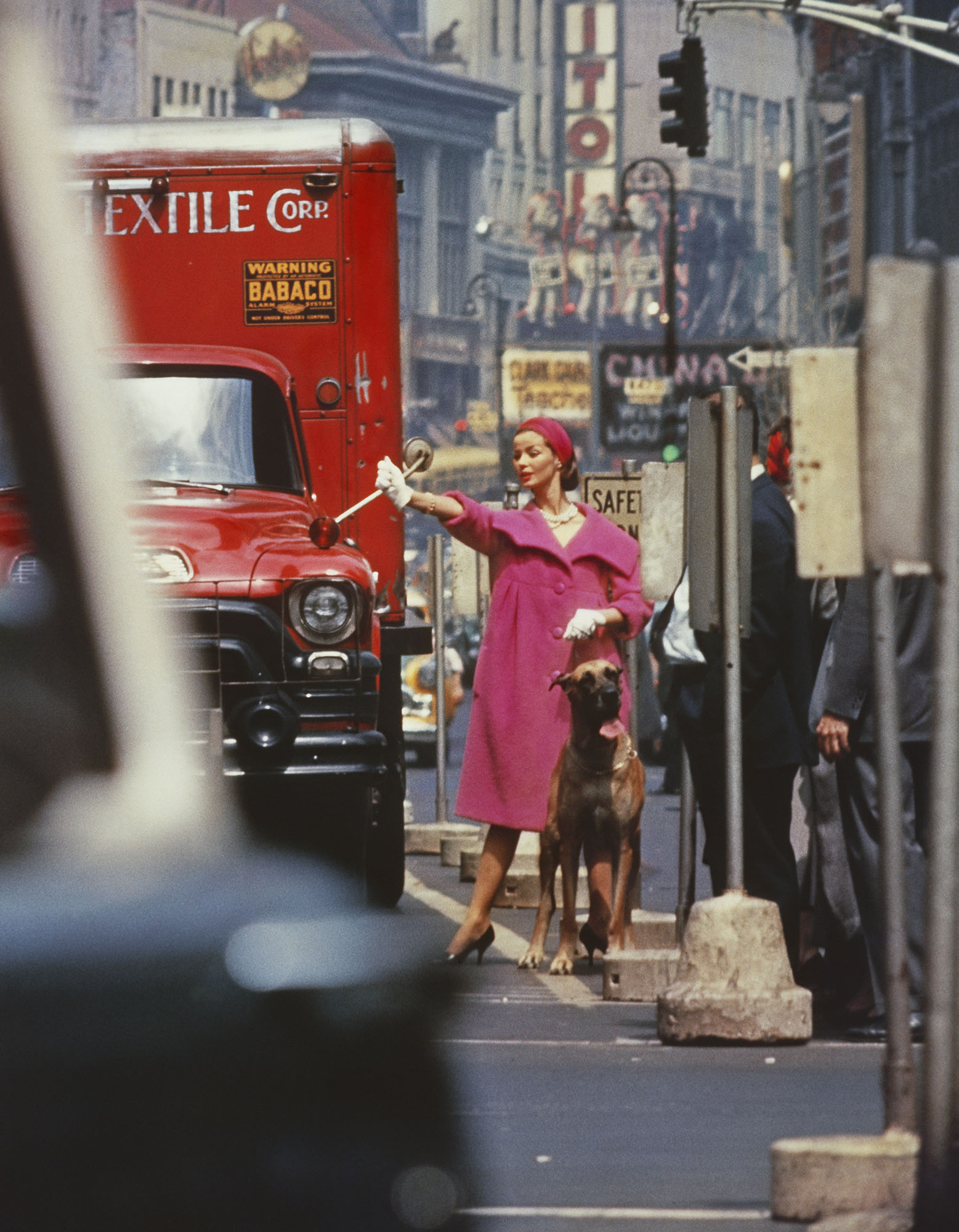 Dolores wants a cab, New York (Vogue), 1958