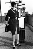 Isabella Albonico, Brooklyn Bridge, New York, 1959 (Vogue), Moderne